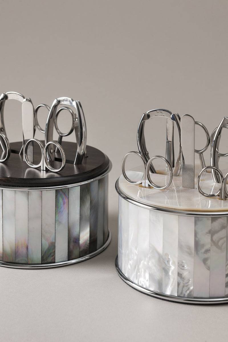 Lorenzi Milano Completo manicure da toilette con top in madreperla in Madreperla In Vendita